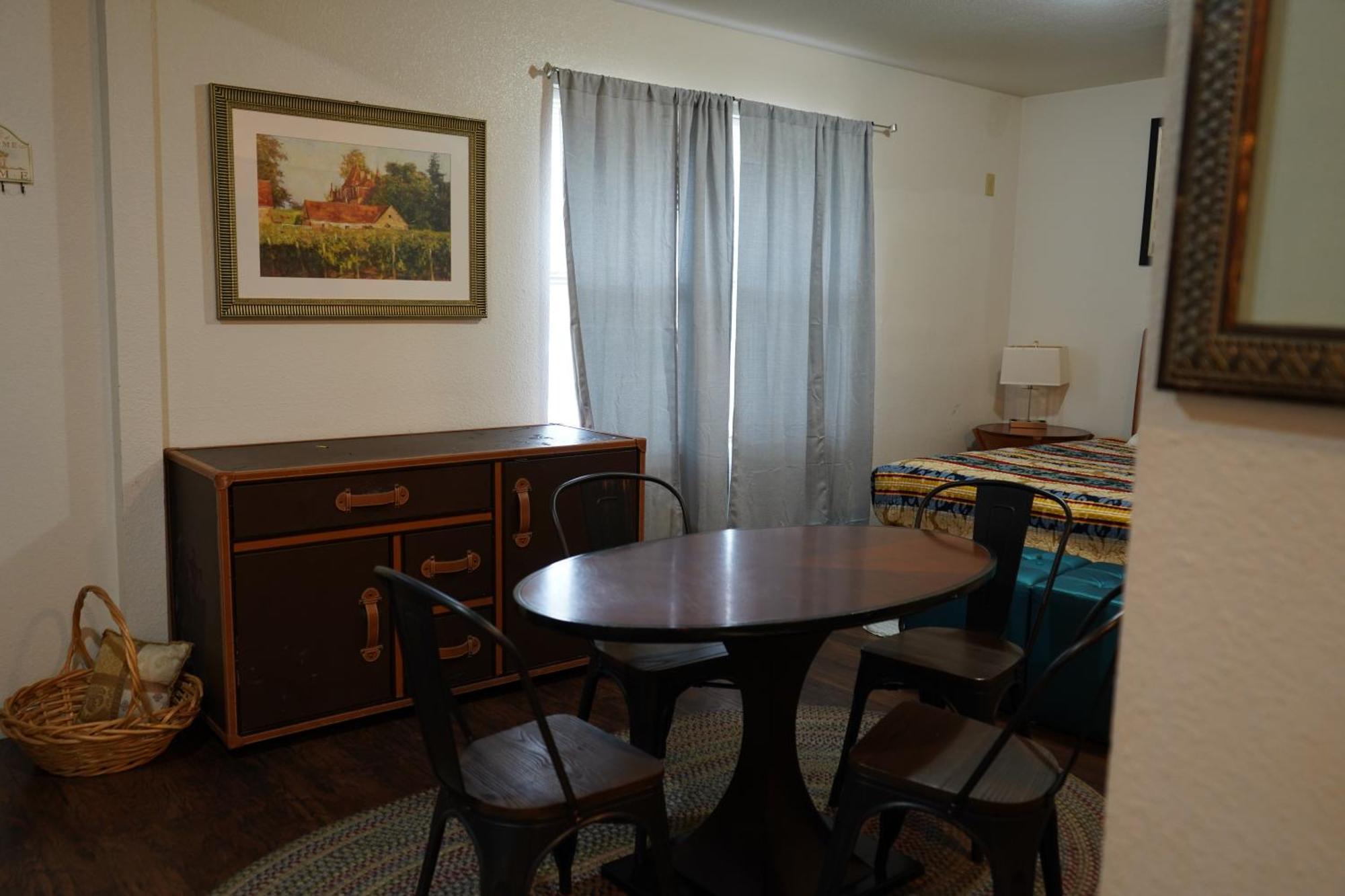 Large 4brhome Near Zoo, Downtown, Beale Street